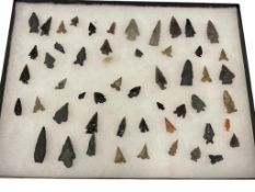 LARGE COLLECTION OF KNAPPED STONE NATIVE AMERICAN ARROWHEADS / PROJECTILE POINTS PRIMITIVE ARTIFA...