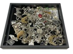 ASSORTED STERLING SILVER SCRAP JEWELRY INCLUDING SOME WEARABLE PIECES
