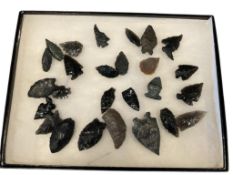 NATIVE AMERICAN ARTIFACTS HAND KNAPPED FLINT / STONE PROJECTILE POINTS / ARROWHEADS