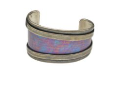 VINTAGE NAVAJO MOSES BEGAY ARTIST SIGNED STERLING SILVER CUFF BRACELET FEATURING IRIDESCENT DESIGN