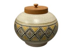 VINTAGE MID-CENTURY 1960'S ITALIAN POTTERY JAR DESIGNED BY ALVINO BAGNI FOR RAYMOR WITH WOODEN LID