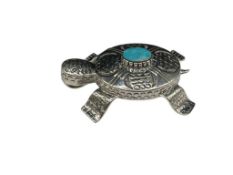 ORNATE STERLING SILVER STAMPED DESIGNED TURQUOISE FIGURAL TURTLE BROOCH / PENDANT