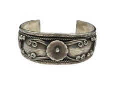 VINTAGE NAVAJO FRED JAMES ARTIST SIGNED STERLING SILVER SQUASH BLOSSOM CUFF BRACELET