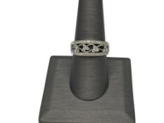 14K WHITE GOLD DIAMOND FILIGREE BAND FEATURING A FLOWER DESIGN