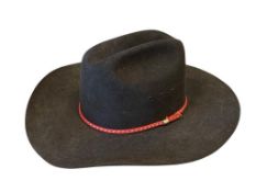 THE ROUNDUP 5X BEAVER QUALITY BLACK COWBOY HAT SIZE 7 3/8 WITH HAT BAND