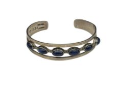 VINTAGE MEXICO ARTIST SIGNED STERLING SILVER CABOCHON BLUE LAPIS CUFF BRACELET