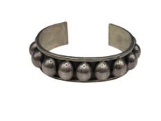 VINTAGE MEXICO BRENDA SCHOENFELD ARTIST SIGNED STERLING SILVER BEAD DESIGN CUFF BRACELET