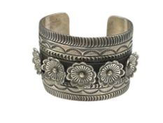 NAVAJO ALEX SANCHEZ ARTIST SIGNED STERLING SILVER TOOLED SILVER FLOWER AND STAMPED CUFF BRACELET