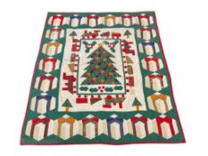 SMALL VINTAGE HAND CRAFTED CHRISTMAS TREE QUILT