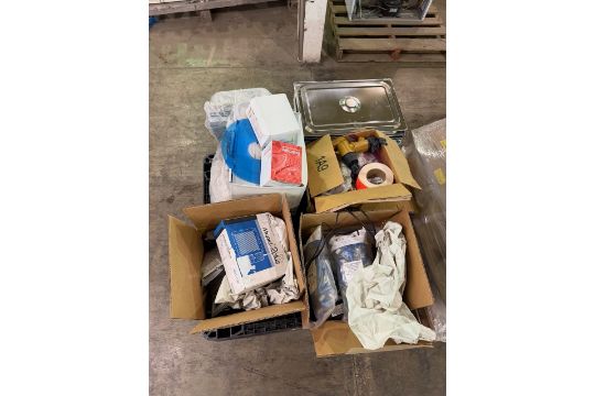 Mixed lot of laboratory consumables, small instruments, and accessories ...