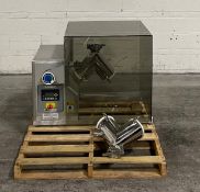 4 Quart GlobePharma MaxiBlend MB-IVV Twin Shell Blender