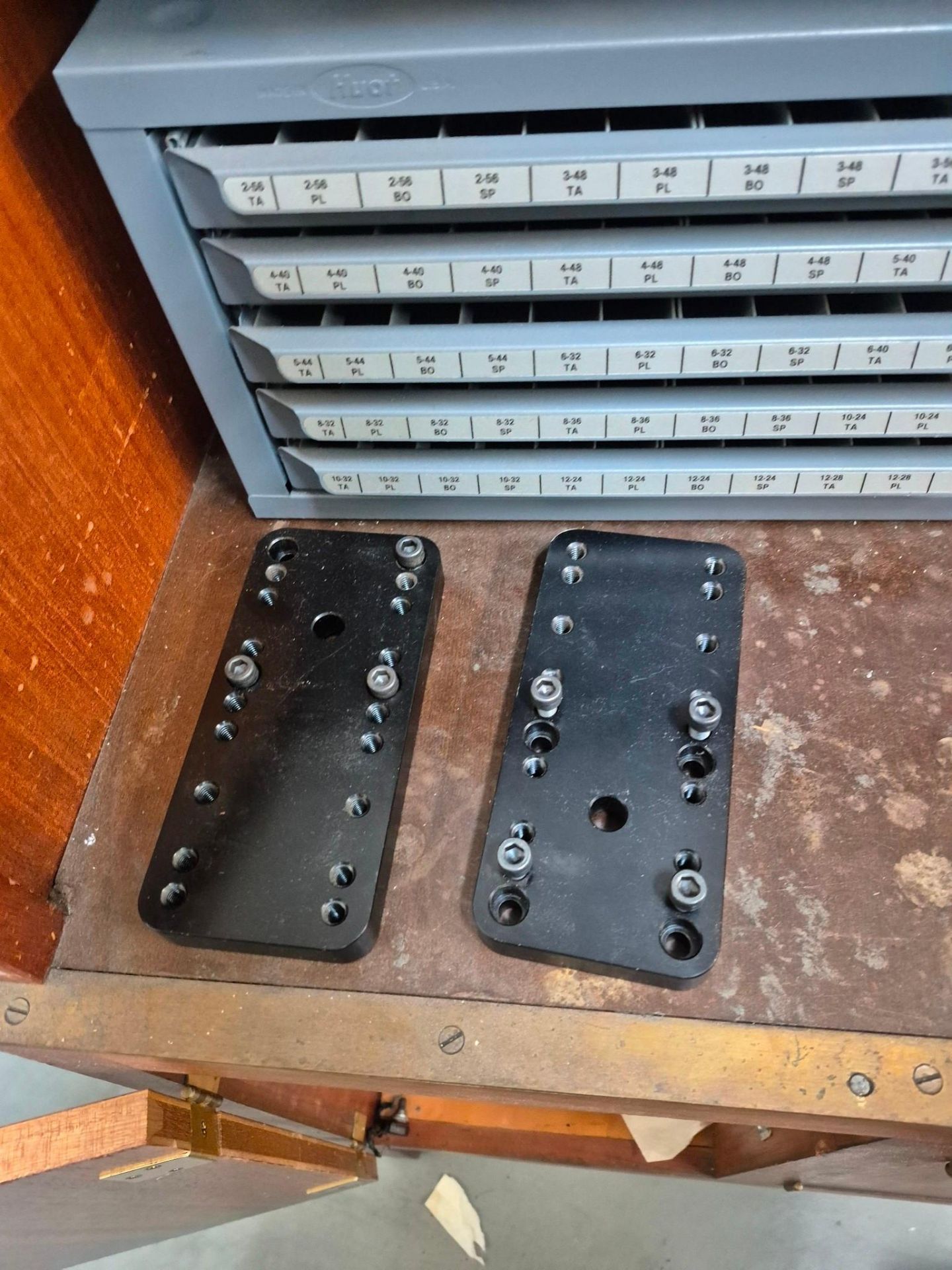 MOORE MODEL G18 JIG GRINDER, 175,000 RPM VHS GRINDING HEAD, TOOLING & ACCESSORIES INCLUDED - Image 40 of 57