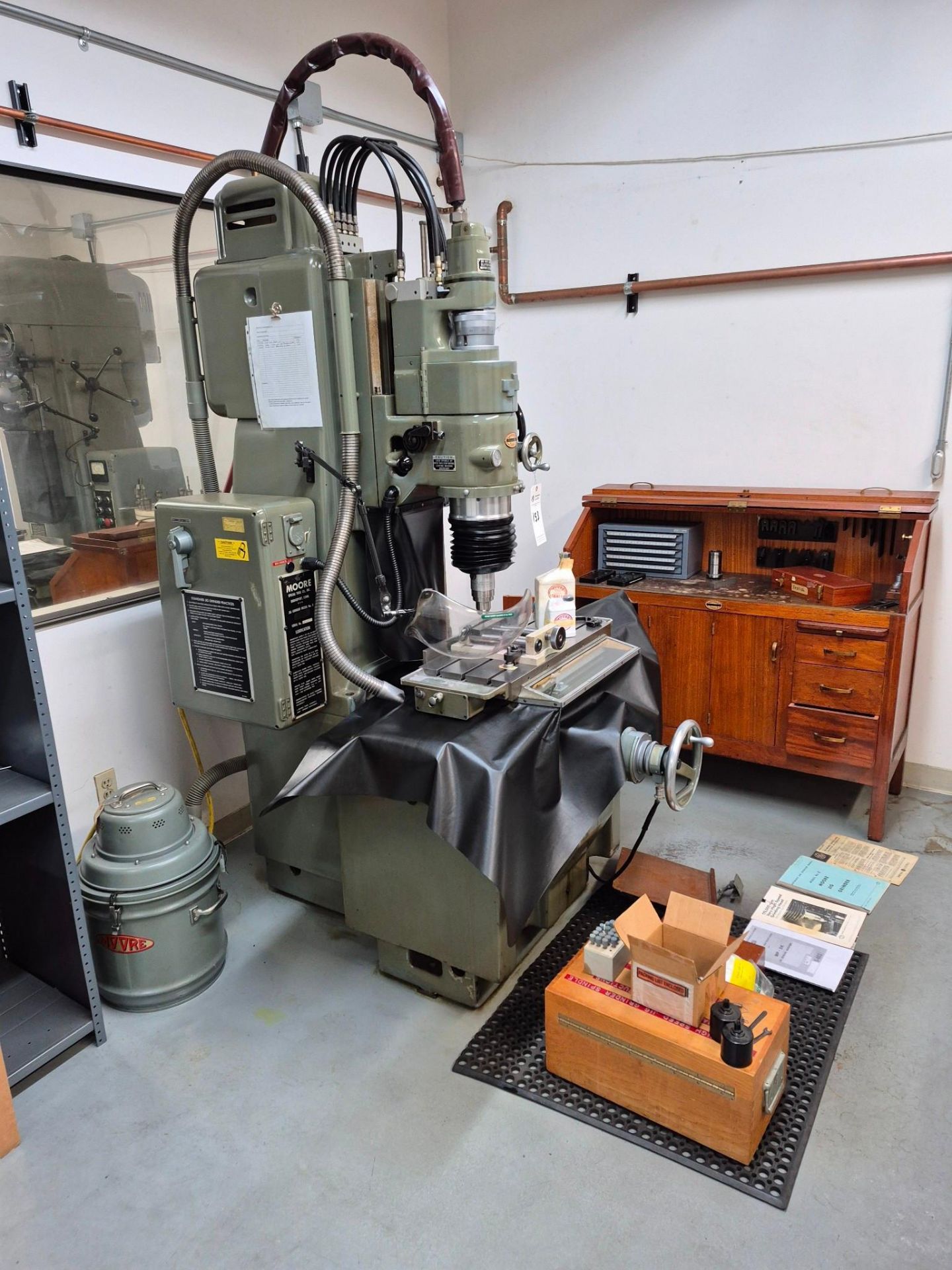 MOORE MODEL G18 JIG GRINDER, 175,000 RPM VHS GRINDING HEAD, TOOLING & ACCESSORIES INCLUDED - Image 2 of 57