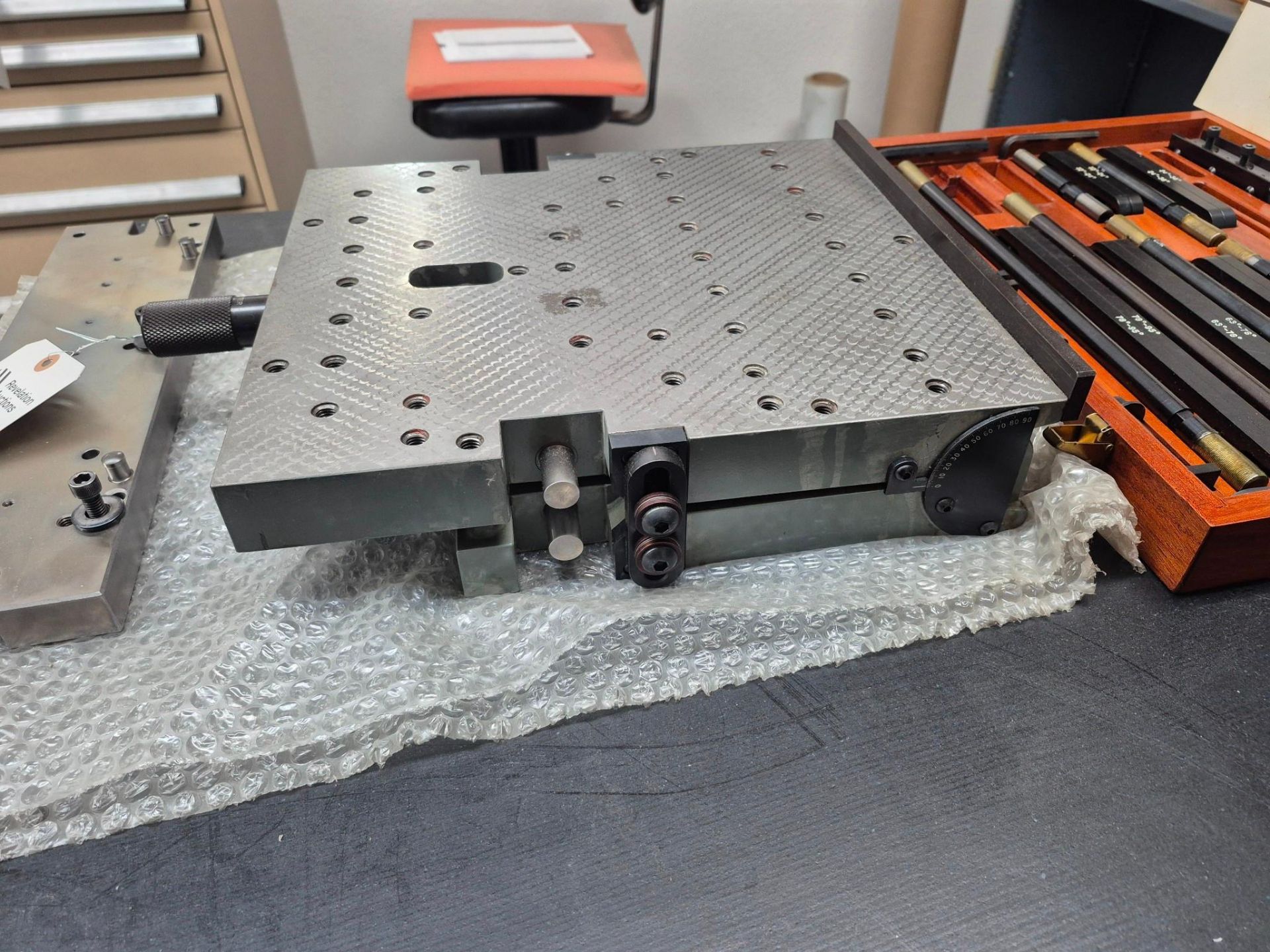 MOORE TOOLS, NO.3 MICRO SINE TABLE SET WITH MAHOGANY BOX OF ACCESSORIES - Image 6 of 11