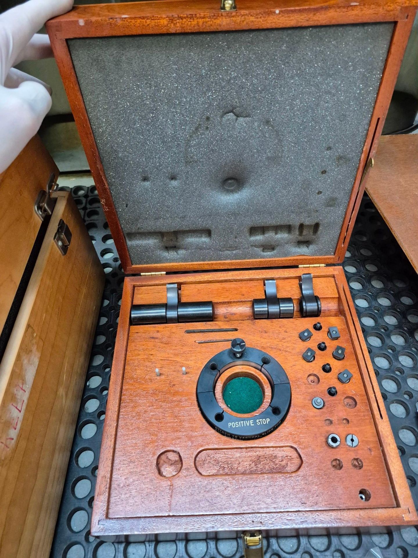 MOORE MODEL G18 JIG GRINDER, 175,000 RPM VHS GRINDING HEAD, TOOLING & ACCESSORIES INCLUDED - Image 30 of 57