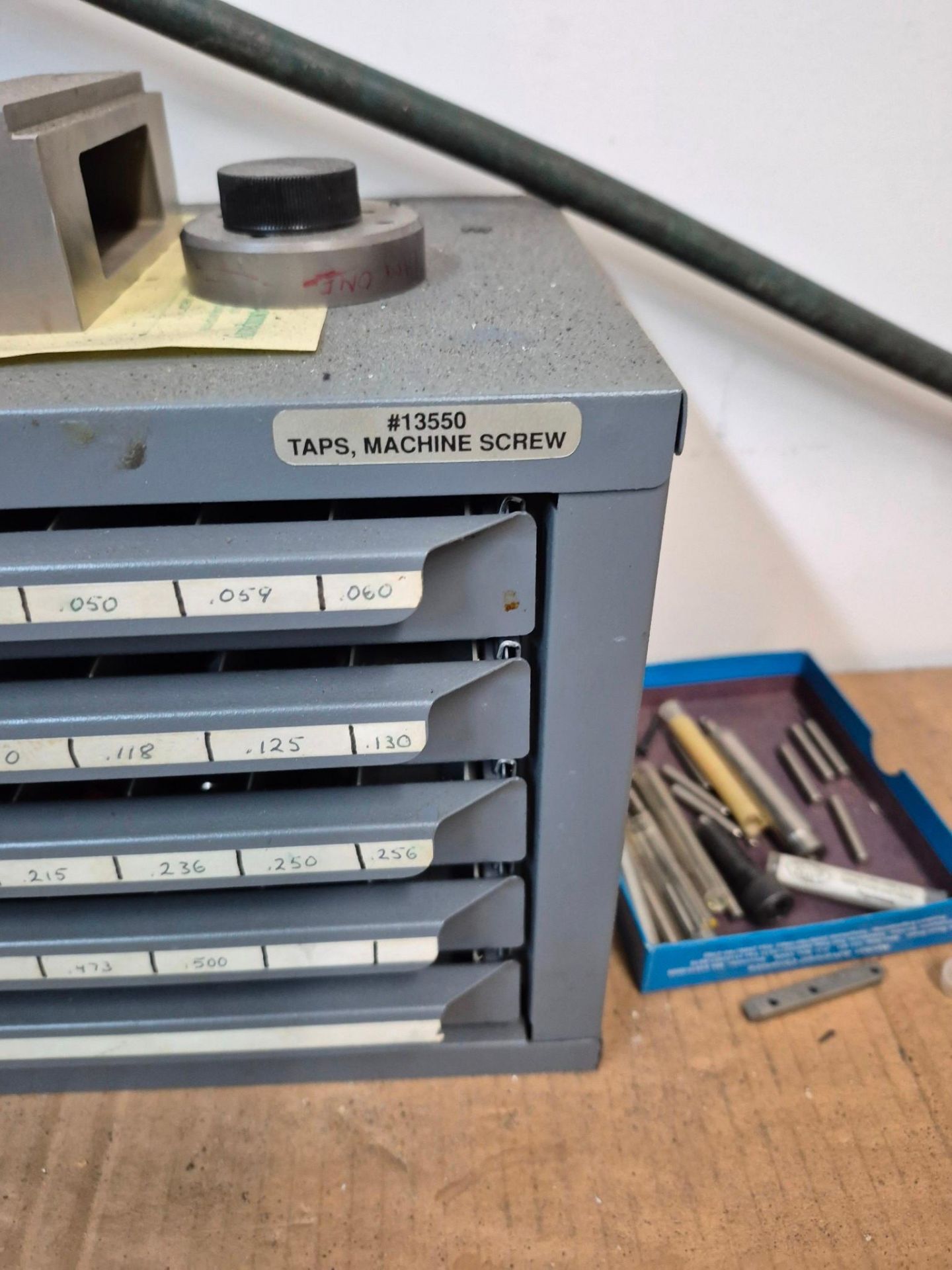 KENNEDY 5 DRAWER WORK BENCH, HUOT 5 DRAWER TAPSET CHEST, STARRETT GRANITE SURFACE BLOCK - Image 7 of 32