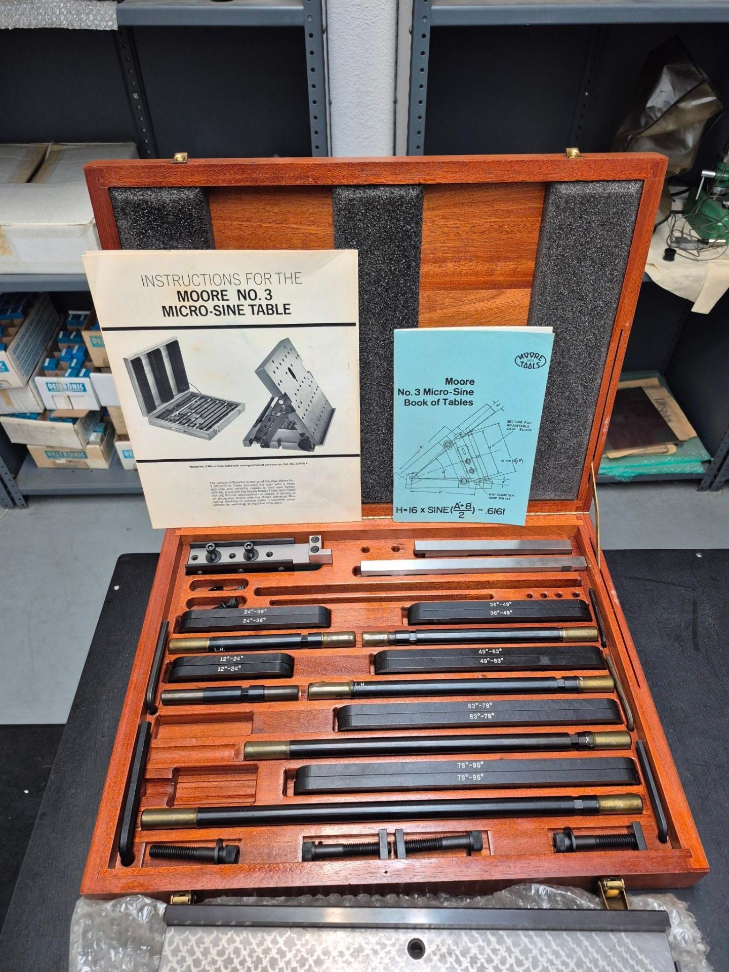 MOORE TOOLS, NO.3 MICRO SINE TABLE SET WITH MAHOGANY BOX OF ACCESSORIES - Image 8 of 11