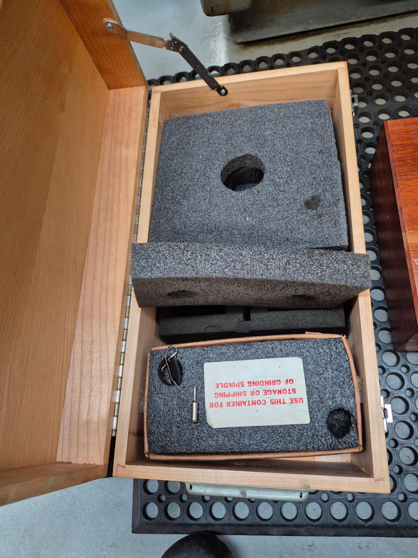 MOORE MODEL G18 JIG GRINDER, 175,000 RPM VHS GRINDING HEAD, TOOLING & ACCESSORIES INCLUDED - Image 26 of 57