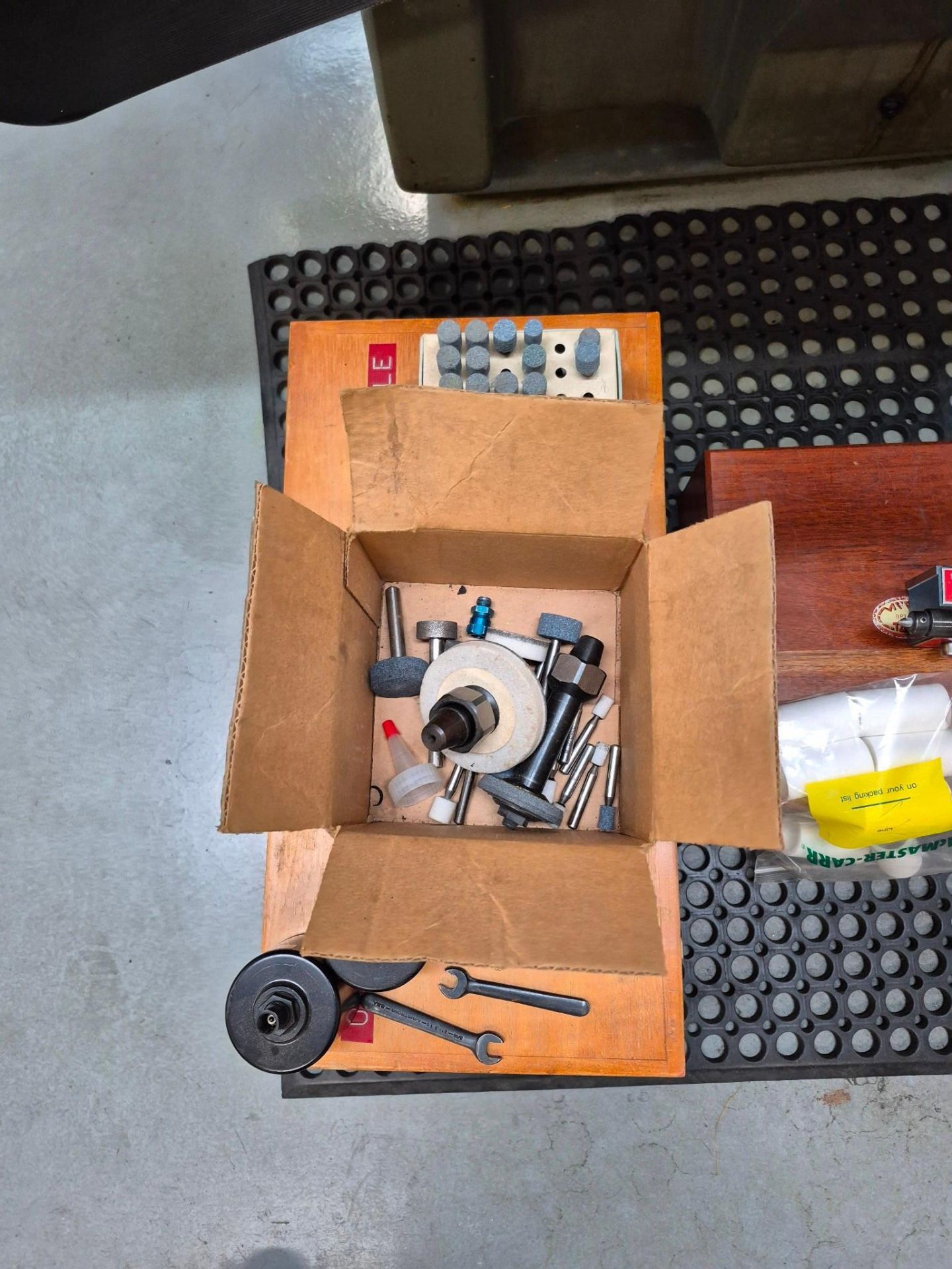 MOORE MODEL G18 JIG GRINDER, 175,000 RPM VHS GRINDING HEAD, TOOLING & ACCESSORIES INCLUDED - Image 23 of 57