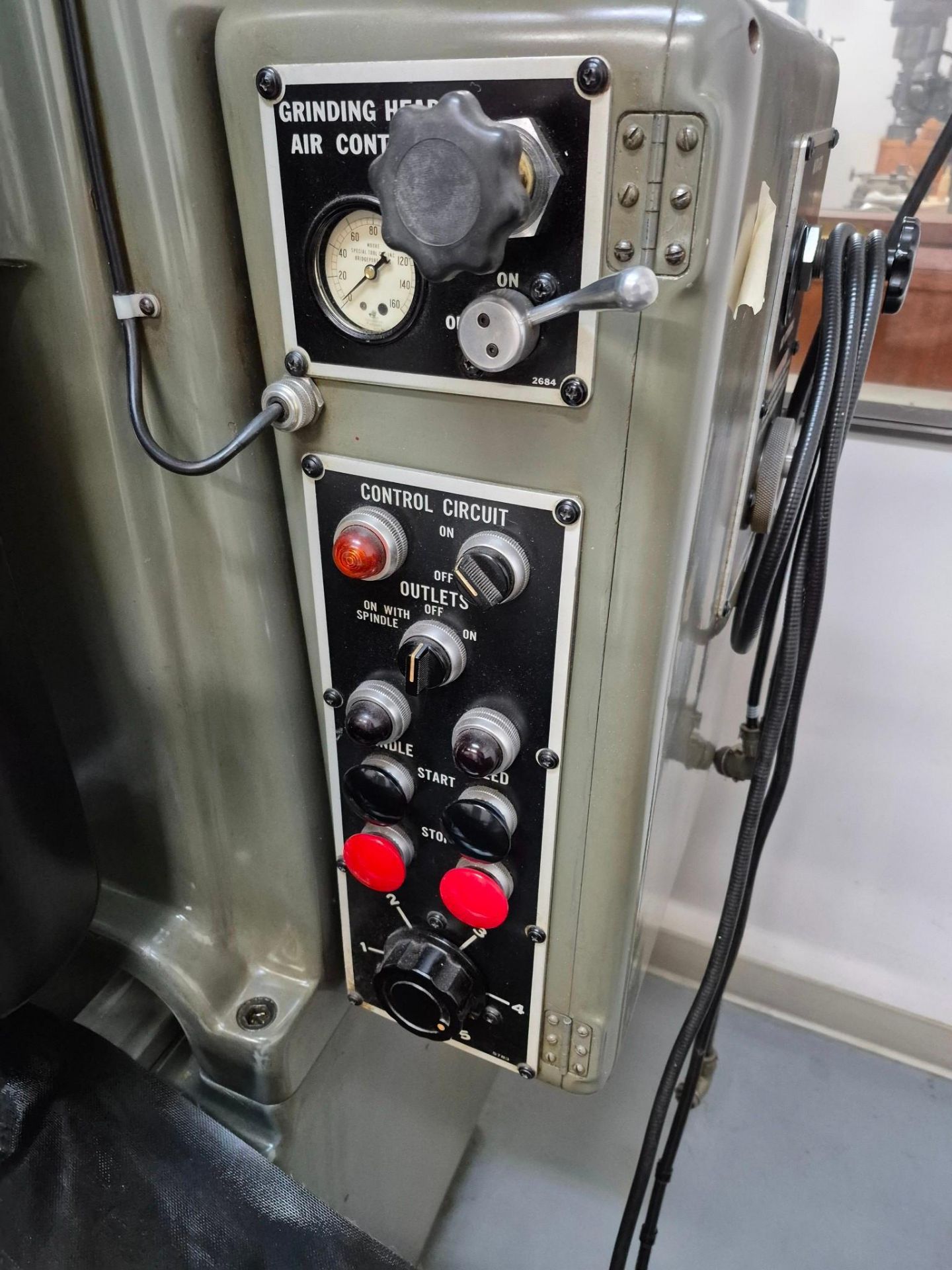 MOORE MODEL G18 JIG GRINDER, 175,000 RPM VHS GRINDING HEAD, TOOLING & ACCESSORIES INCLUDED - Image 16 of 57