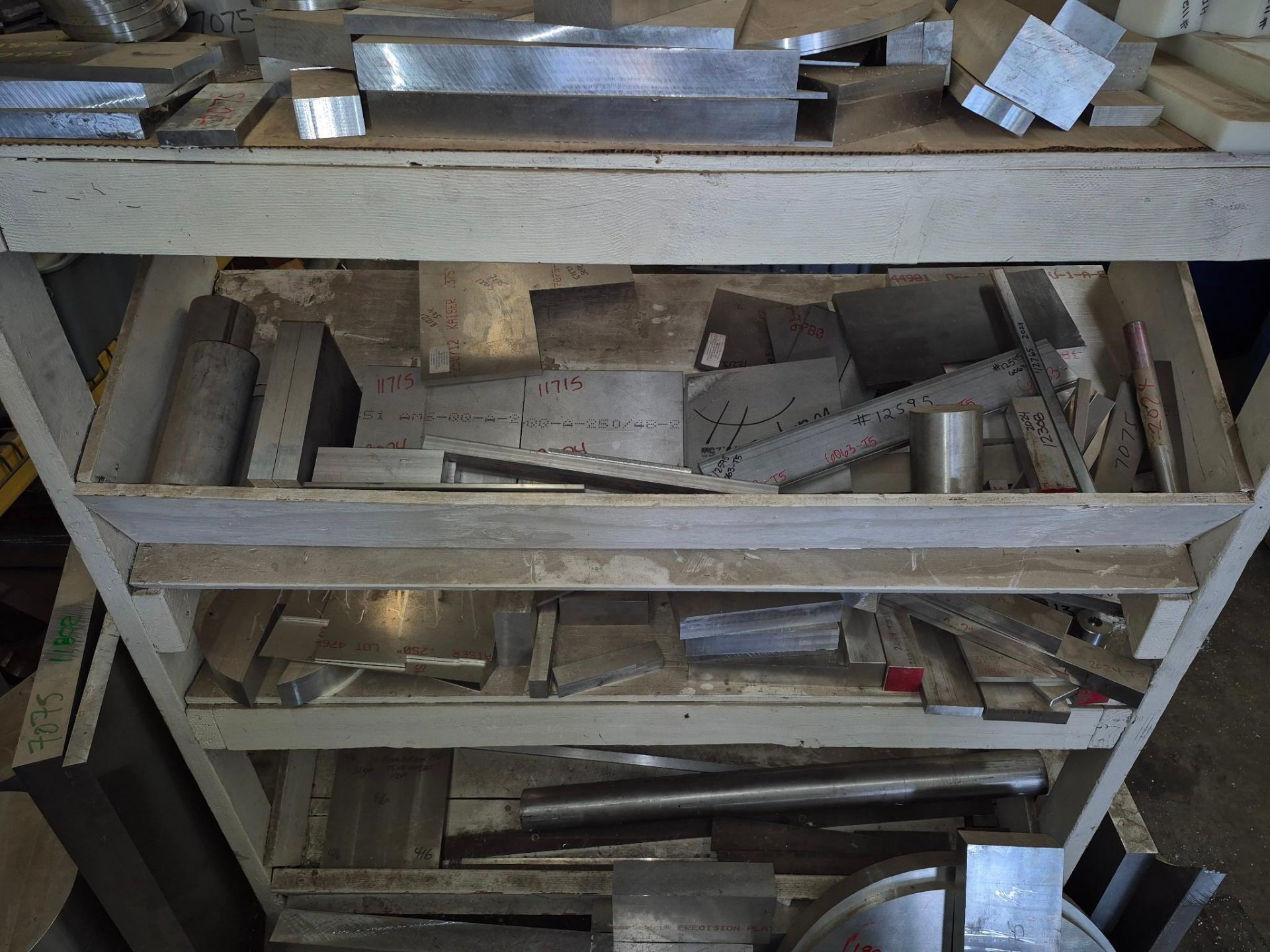 SHELVING WITH ASSORTED ALUMINUM MATERIAL - Image 8 of 13