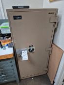 MAJOR SAFE CO. FLOOR SAFE WITH A MECHANICAL COMBINATION LOCK MODE 4820L