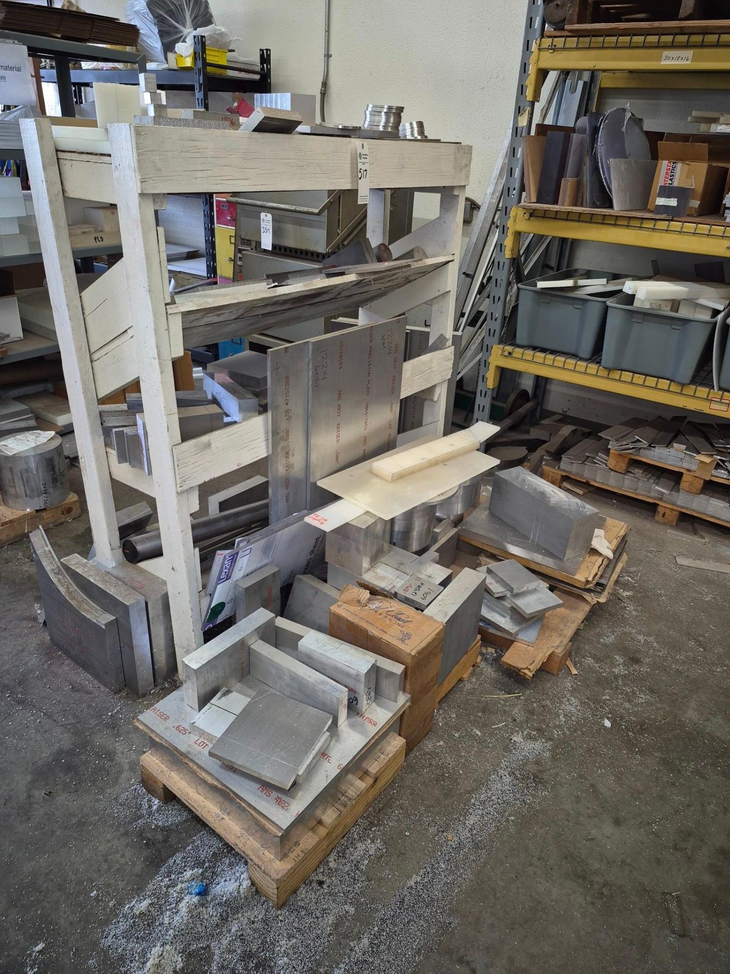 SHELVING WITH ASSORTED ALUMINUM MATERIAL - Image 2 of 13