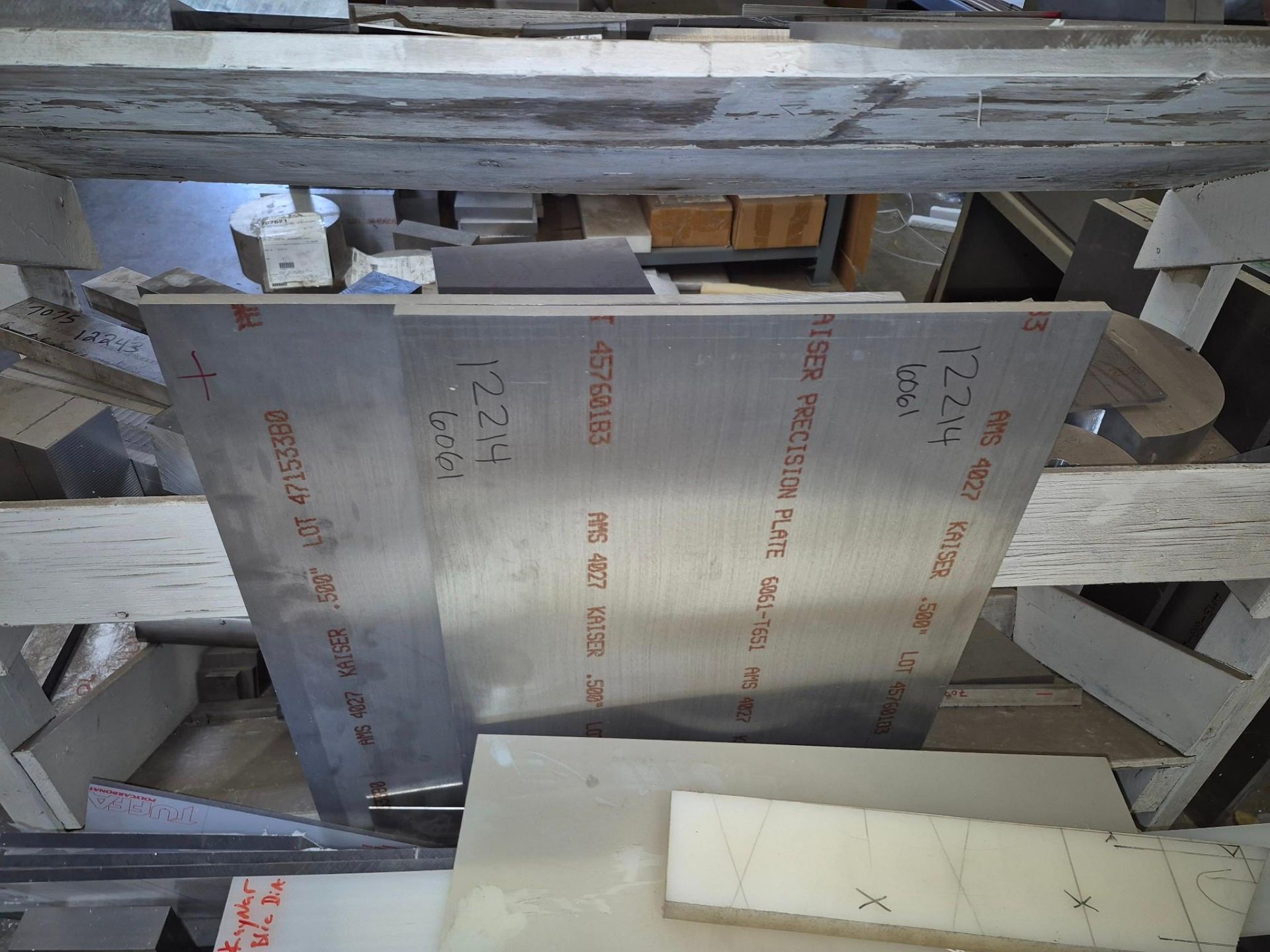 SHELVING WITH ASSORTED ALUMINUM MATERIAL - Image 6 of 13