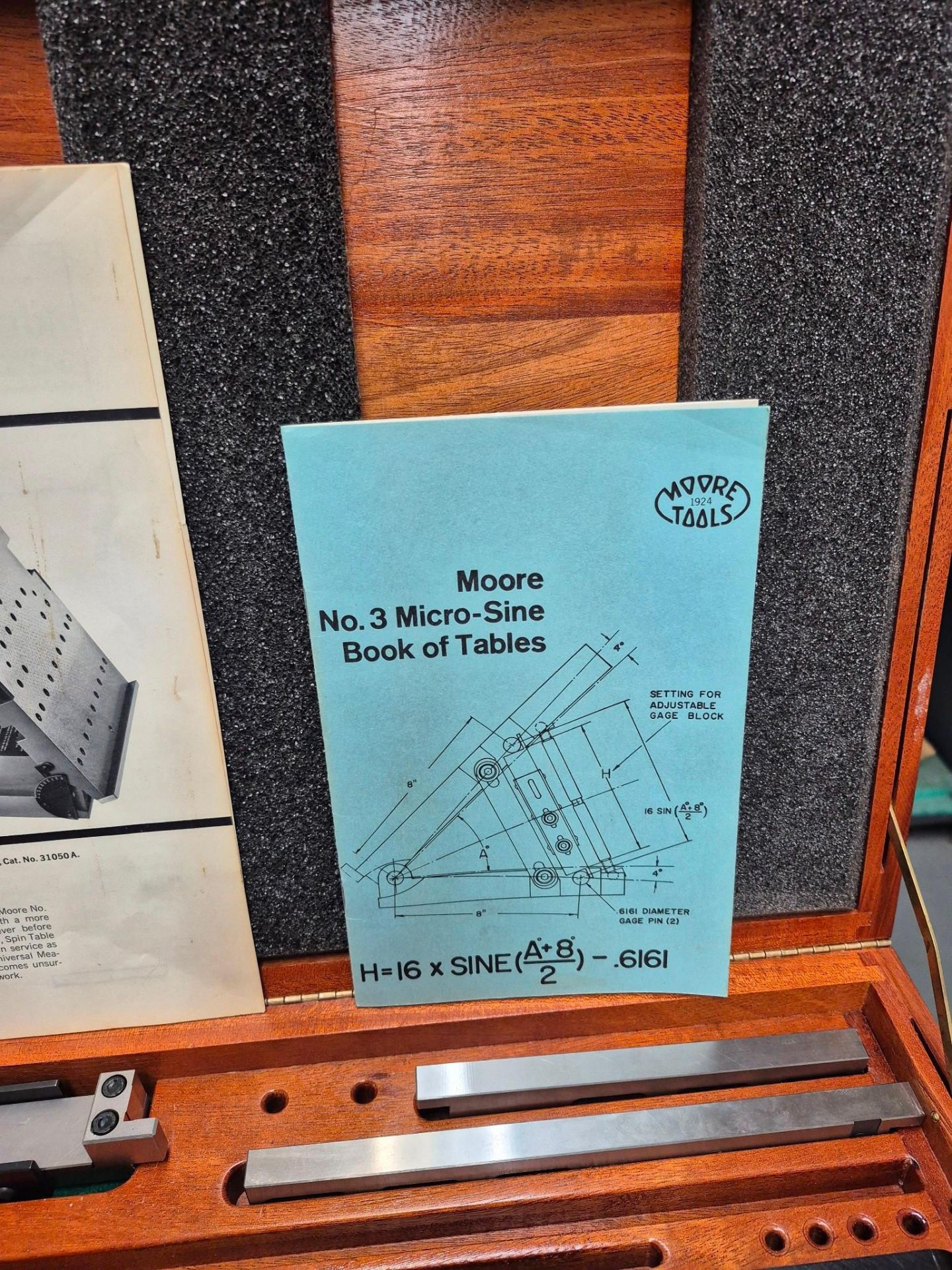 MOORE TOOLS, NO.3 MICRO SINE TABLE SET WITH MAHOGANY BOX OF ACCESSORIES - Image 10 of 11