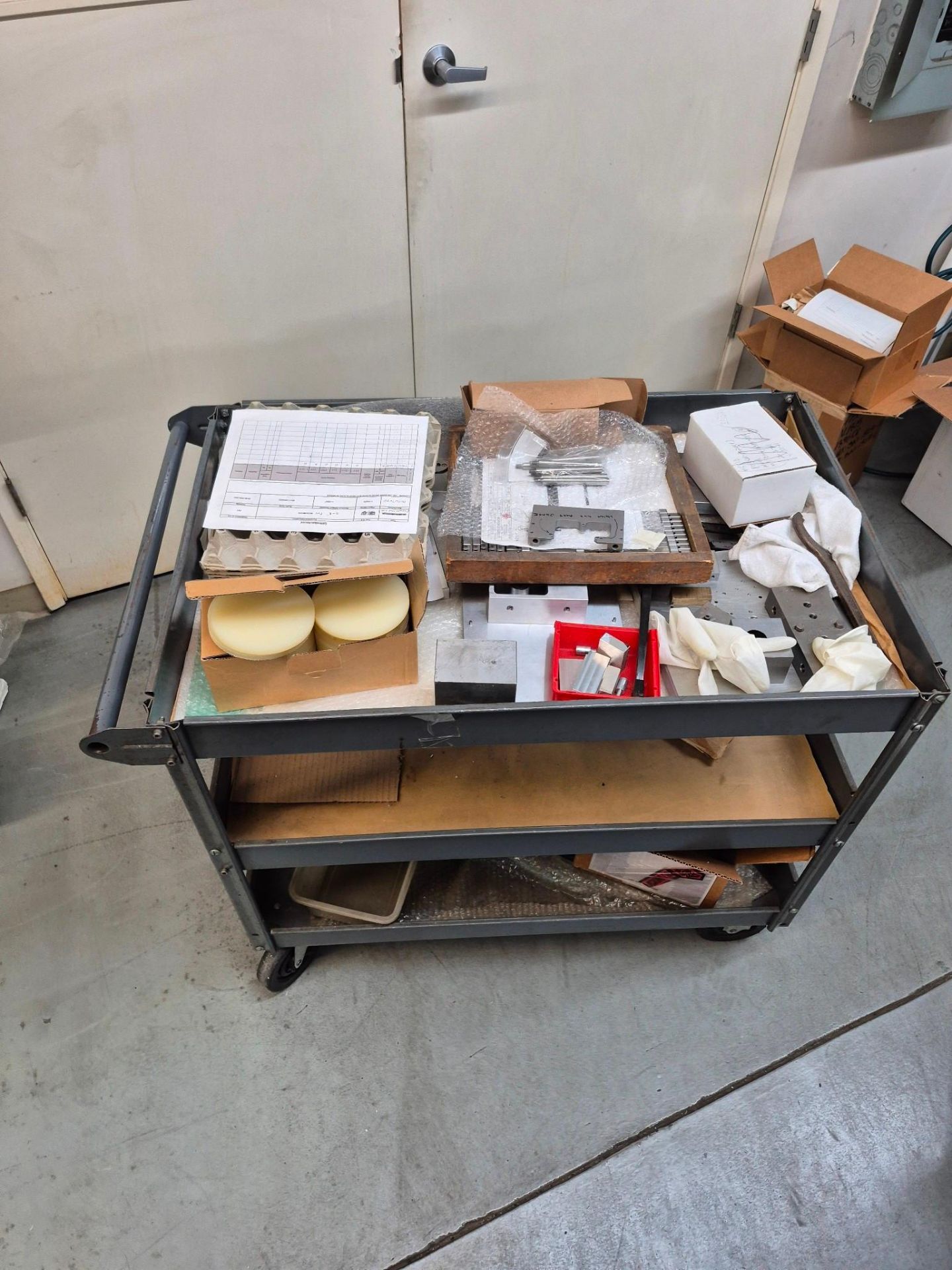 COLLECTION OF 5 METAL TOOL CARTS ON WHEELS CONTENTS INCLUDED - Image 16 of 21