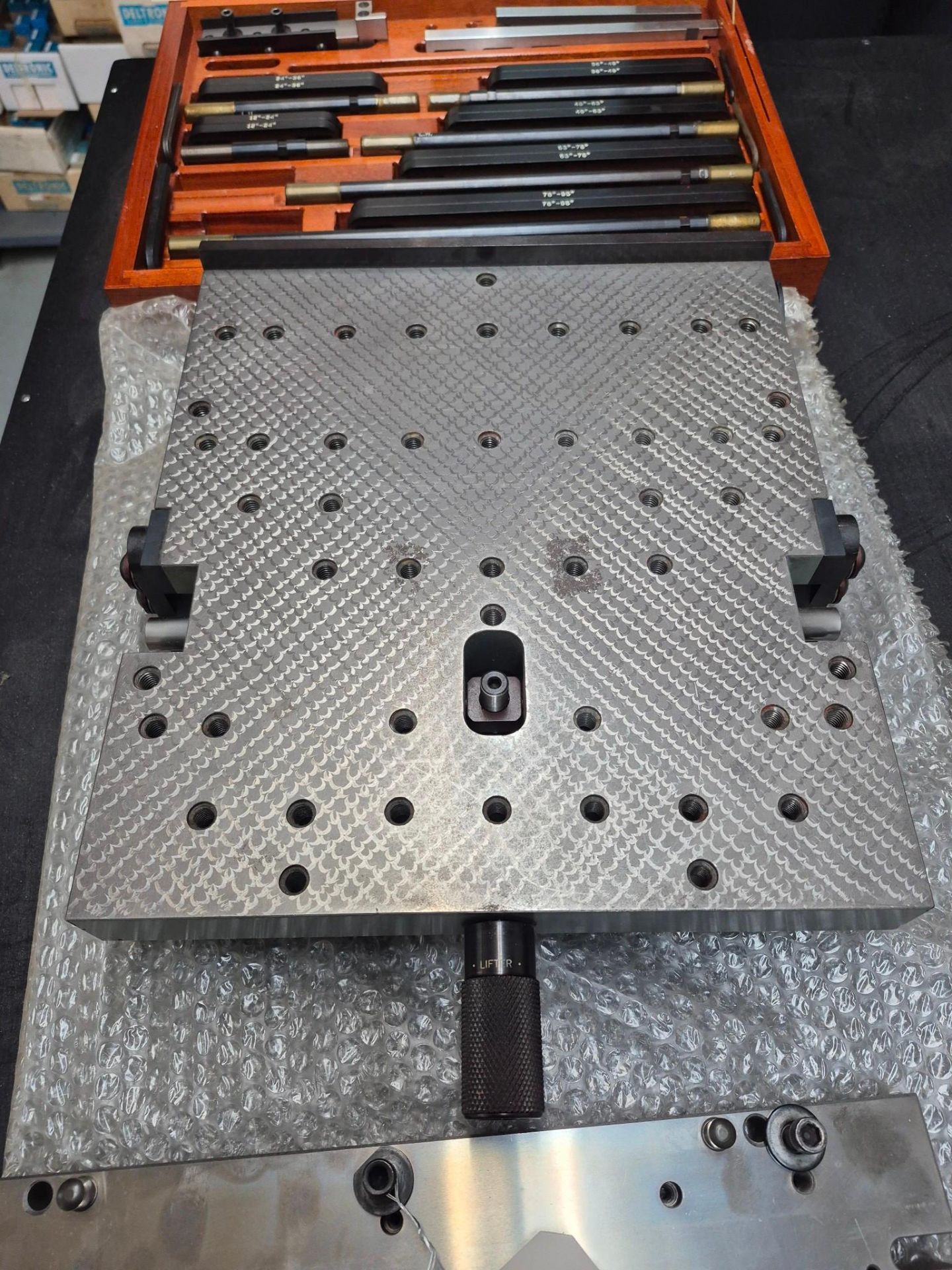 MOORE TOOLS, NO.3 MICRO SINE TABLE SET WITH MAHOGANY BOX OF ACCESSORIES - Image 4 of 11