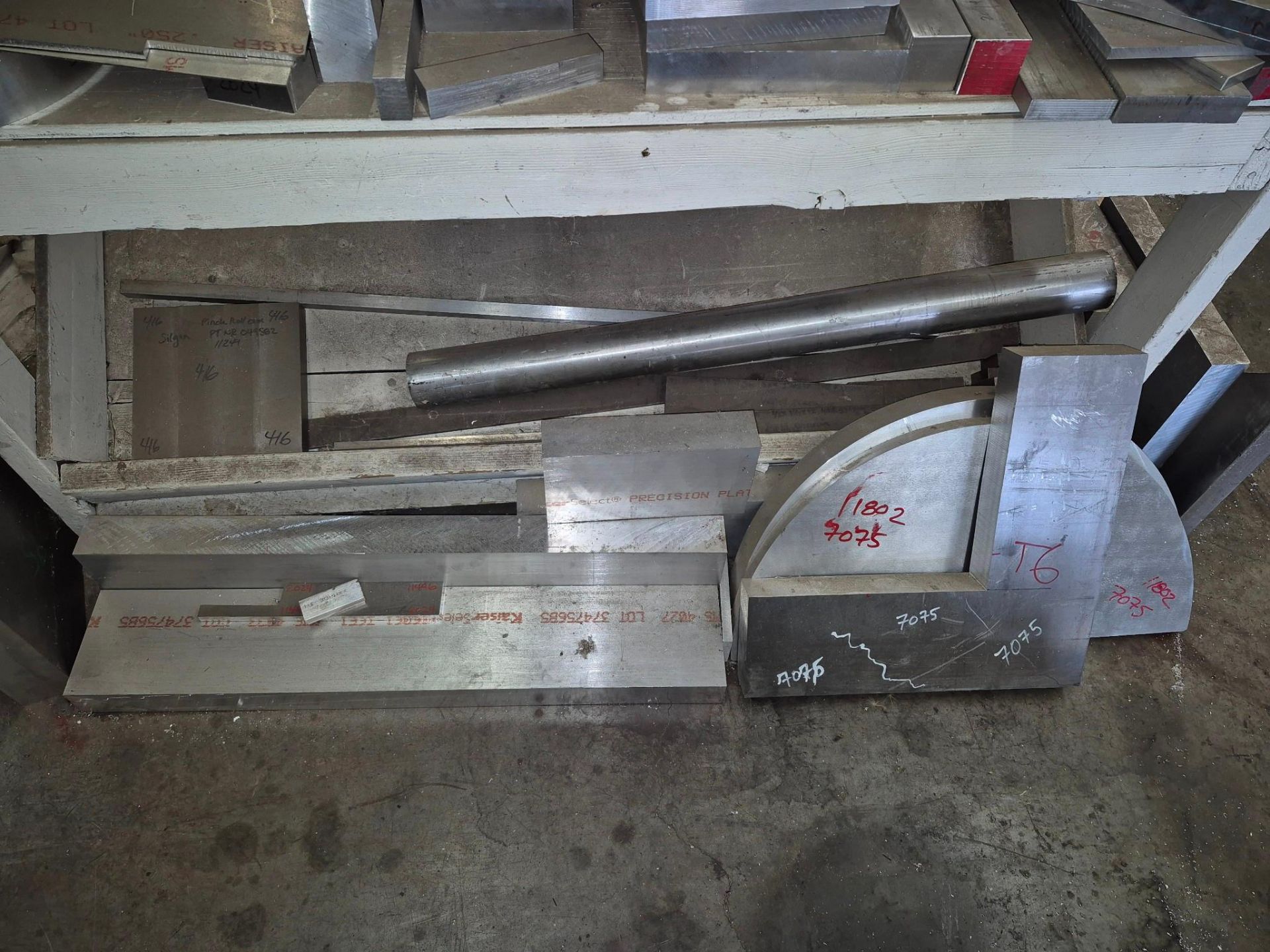 SHELVING WITH ASSORTED ALUMINUM MATERIAL - Image 10 of 13