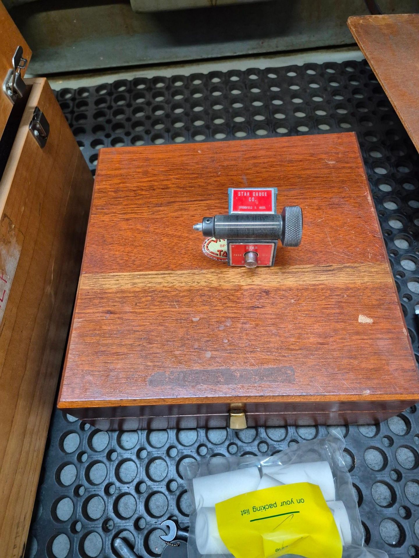 MOORE MODEL G18 JIG GRINDER, 175,000 RPM VHS GRINDING HEAD, TOOLING & ACCESSORIES INCLUDED - Image 27 of 57