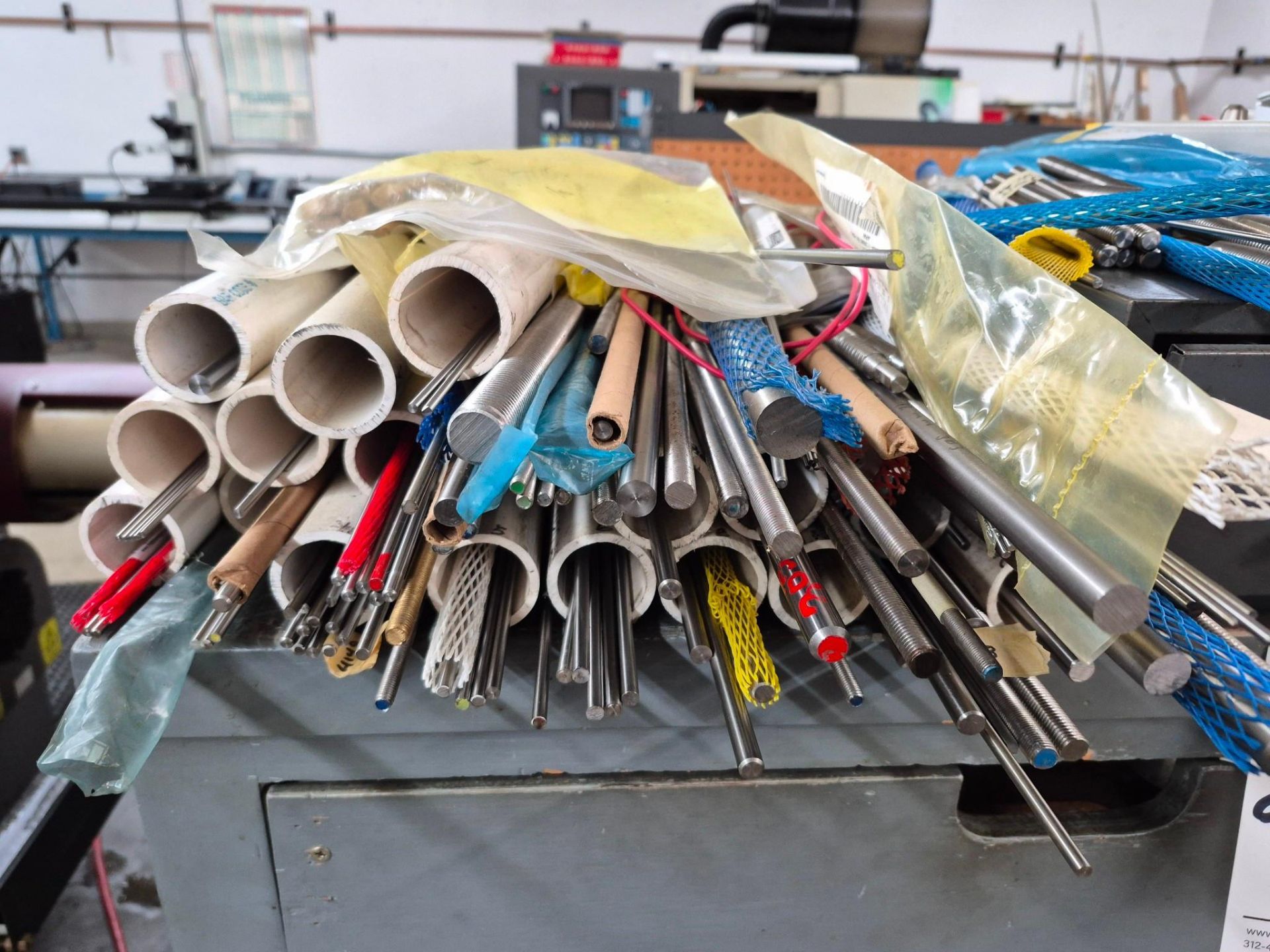 ASSORTED INDUSTRIAL MACHINING STOCK RODS/THREADED RODS - Image 3 of 7