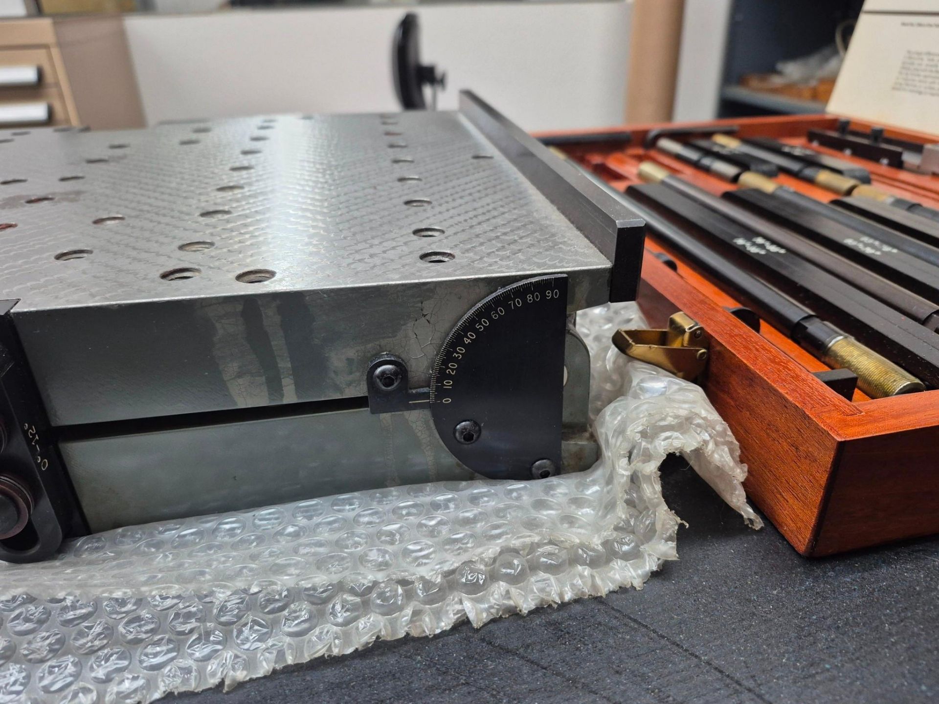 MOORE TOOLS, NO.3 MICRO SINE TABLE SET WITH MAHOGANY BOX OF ACCESSORIES - Image 7 of 11