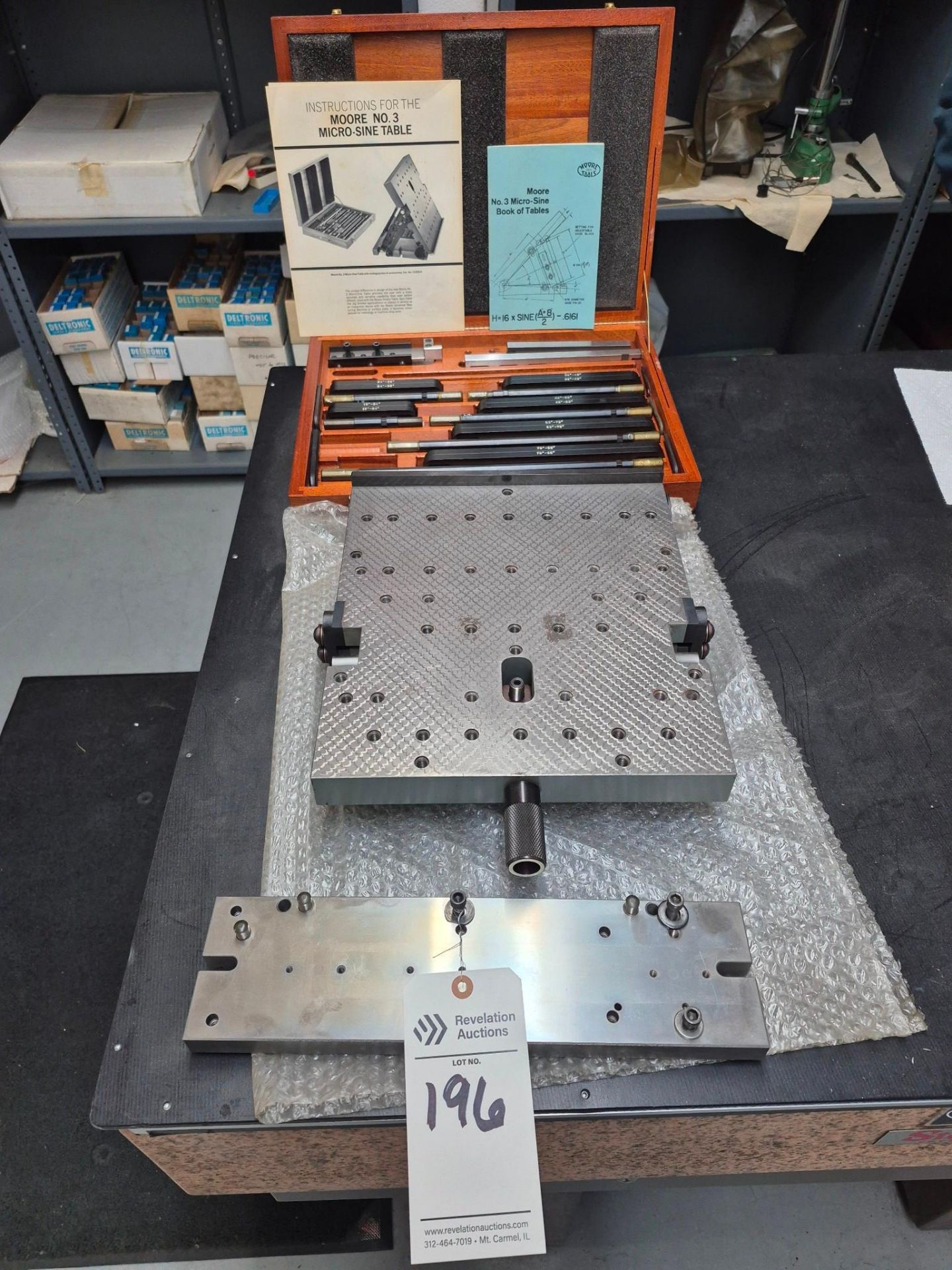 MOORE TOOLS, NO.3 MICRO SINE TABLE SET WITH MAHOGANY BOX OF ACCESSORIES