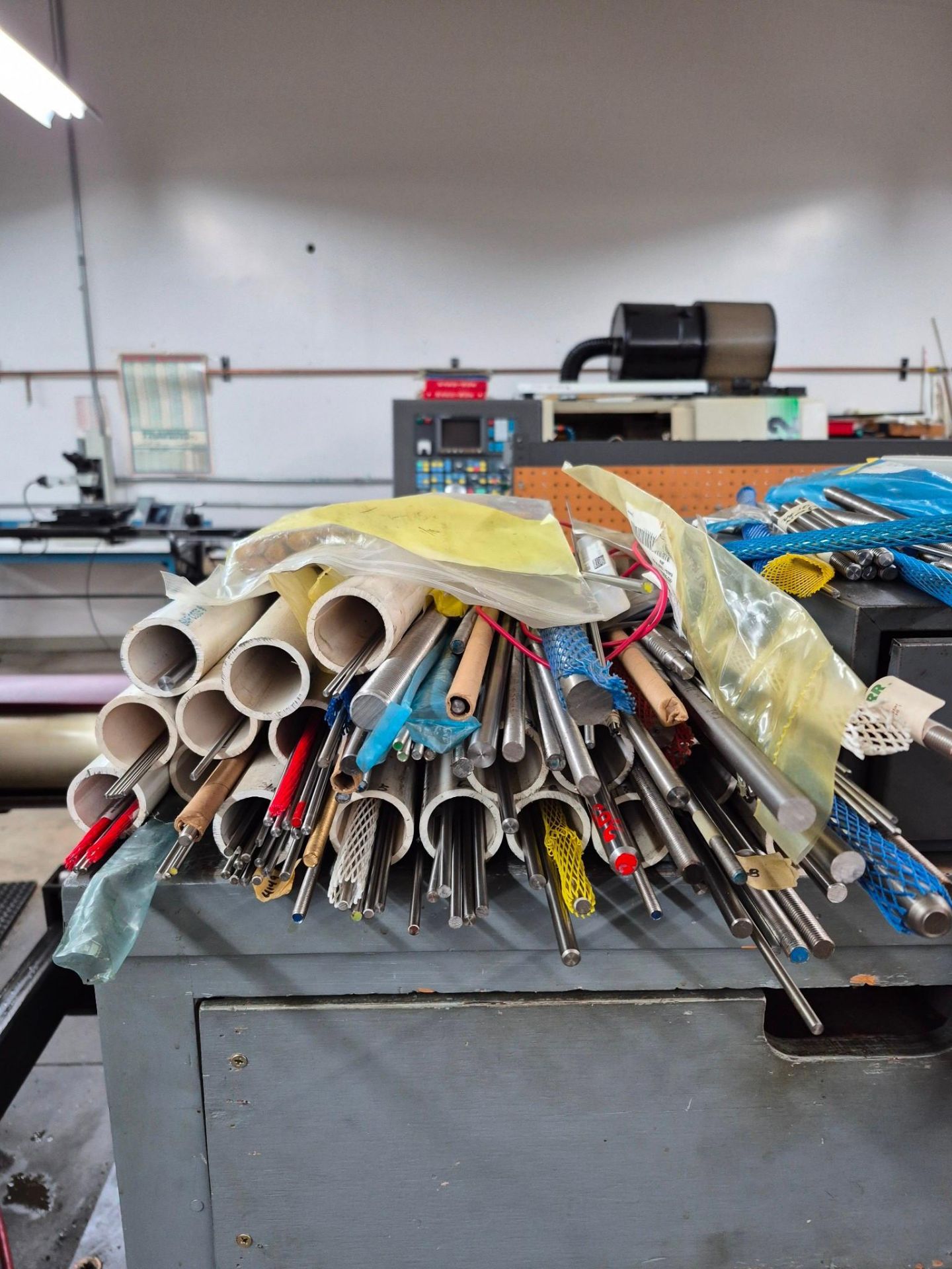 ASSORTED INDUSTRIAL MACHINING STOCK RODS/THREADED RODS - Image 2 of 7