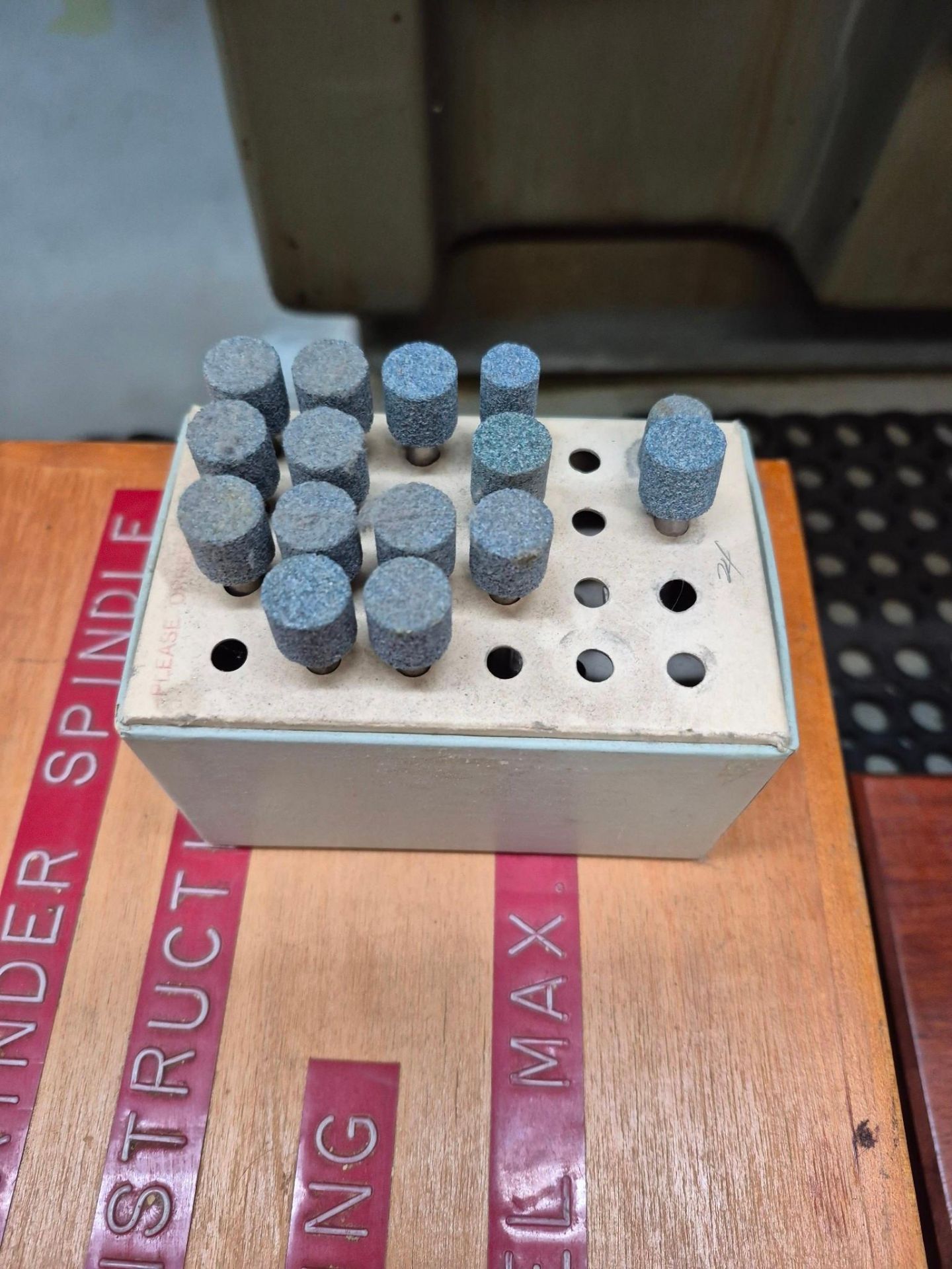MOORE MODEL G18 JIG GRINDER, 175,000 RPM VHS GRINDING HEAD, TOOLING & ACCESSORIES INCLUDED - Image 25 of 57