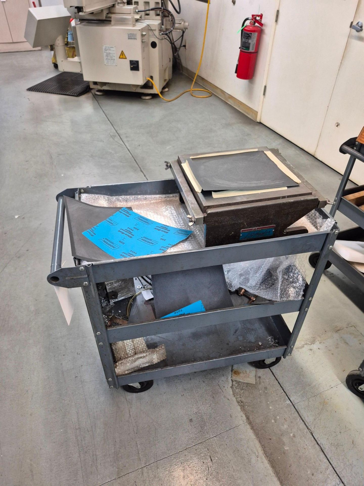 COLLECTION OF 5 METAL TOOL CARTS ON WHEELS CONTENTS INCLUDED - Image 8 of 21