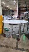 MOBILE PLATFORM WITH ROUND TABLE TOP