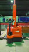 2013 PRESTO LIFTS POWER STAK ELECTRIC POWER DRIVEN STACKER FORKLIFT MODEL 5004046