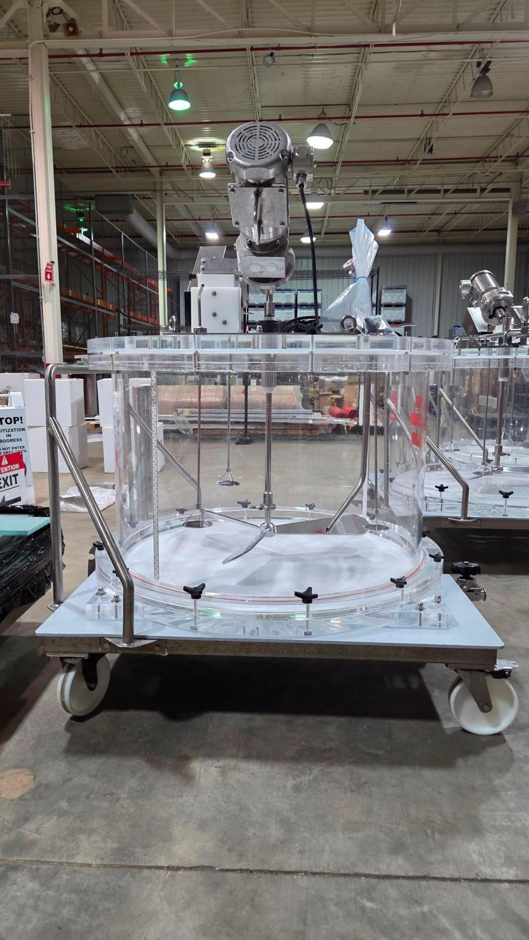 CONTAINMENT CHAMBER WITH MOTORIZED AGITATOR WITH MOVING CART - Image 2 of 16