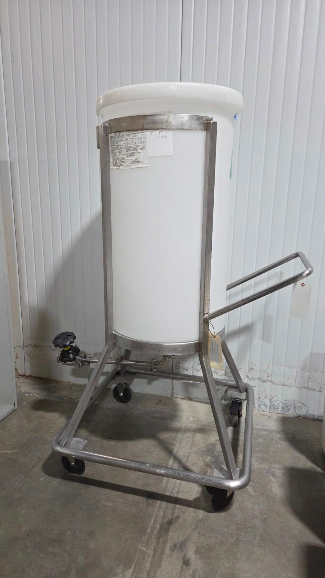 MOBILE MIXING OR STORAGE CARBOY - Image 2 of 7