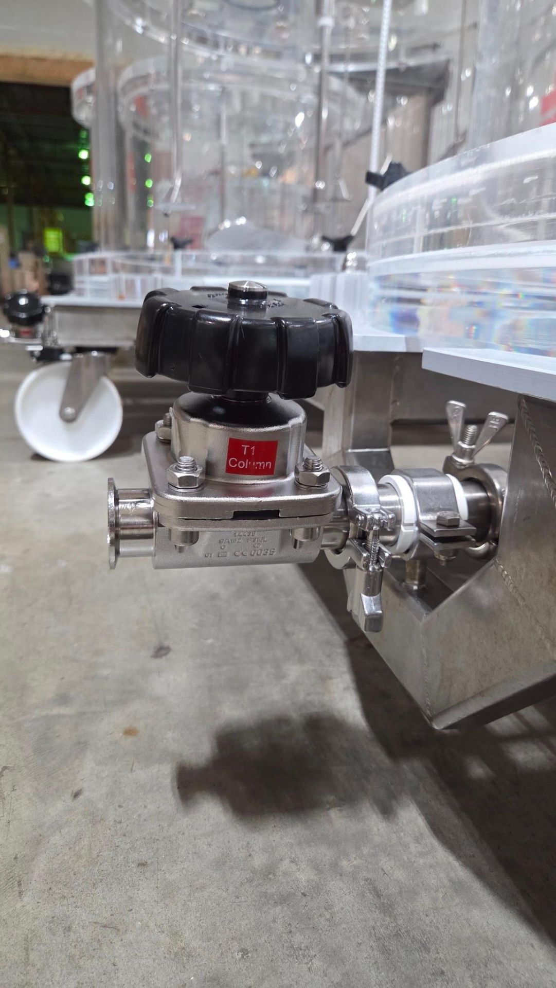 CONTAINMENT CHAMBER WITH MOTORIZED AGITATOR WITH MOVING CART - Image 10 of 16