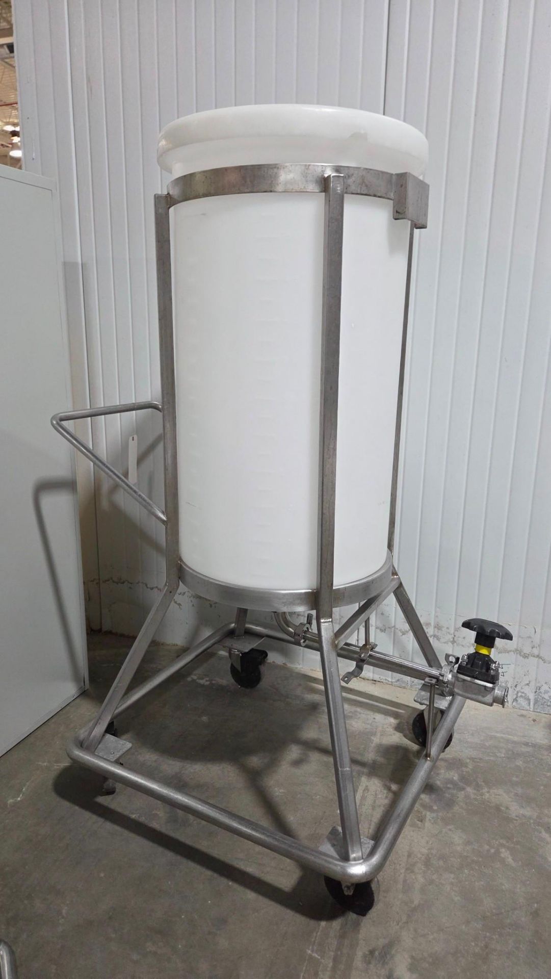 MOBILE MIXING OR STORAGE CARBOY - Image 6 of 7