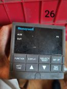 HONEYWELL UDC 2000 MINI-PRO TEMPERATURE CONTROLLER