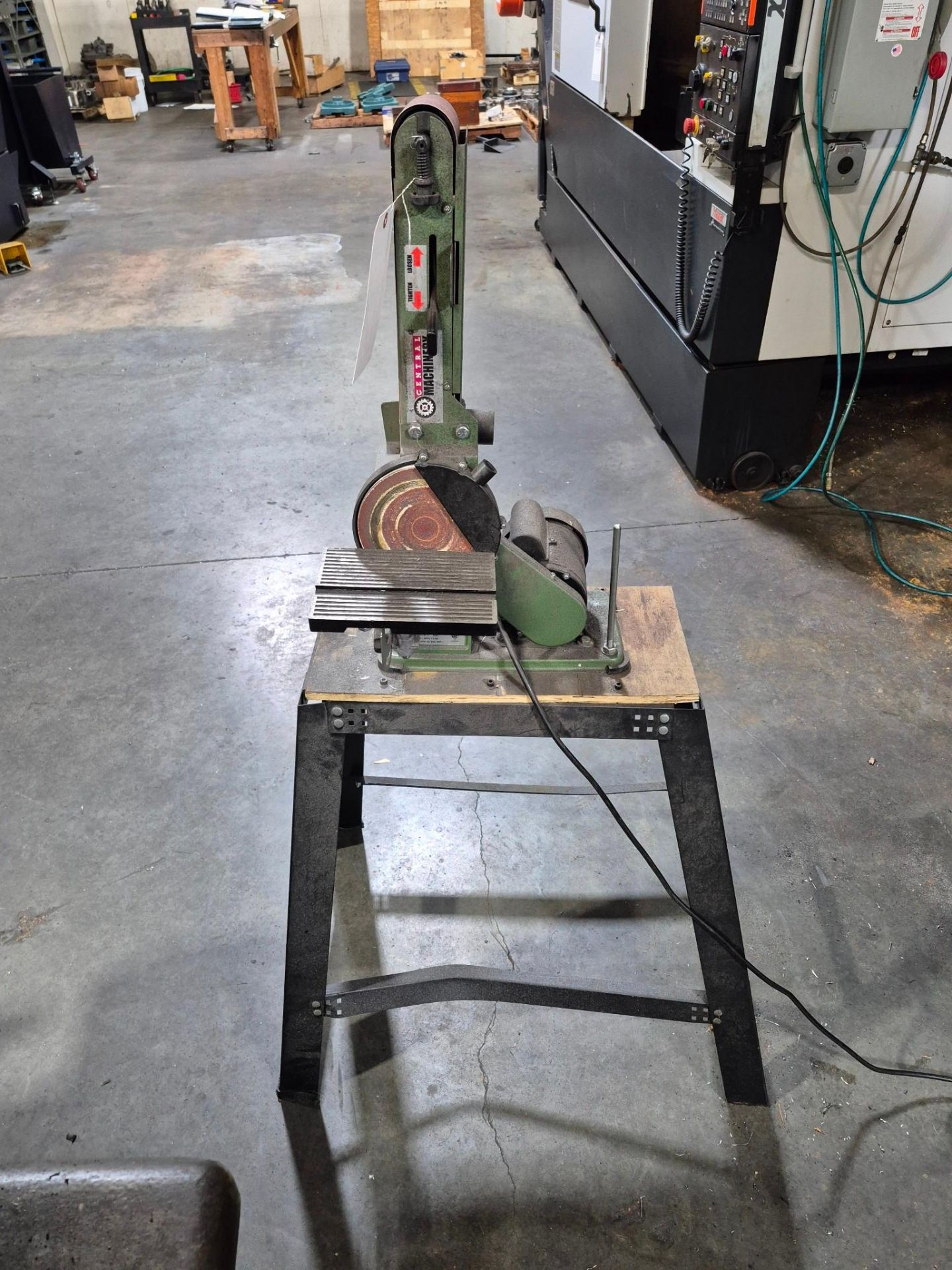 CENTRAL MACHINERY 4" X 36" BELT & 6" DISC SANDER - Image 3 of 6