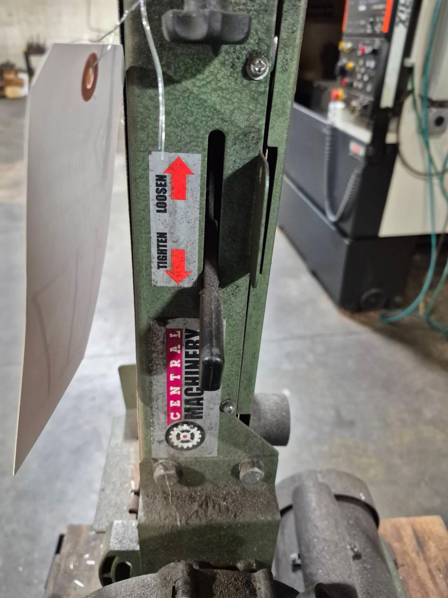 CENTRAL MACHINERY 4" X 36" BELT & 6" DISC SANDER - Image 4 of 6