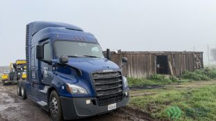 2019 FREIGHTLINER CASCADIA SLEEPER TRUCK