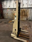 CROWN PALLET JACK, MODEL 15BT, SER# 1A194571